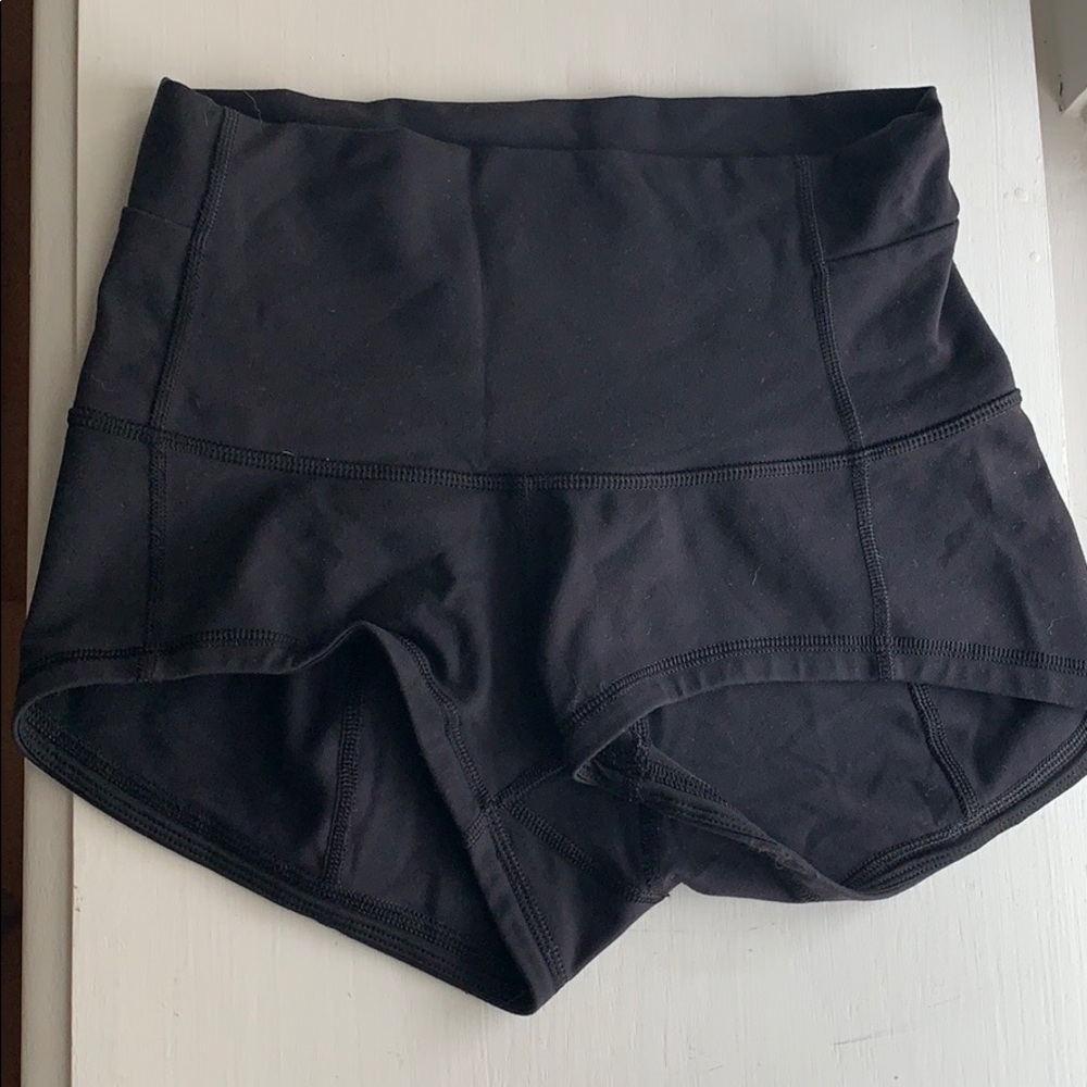 Lululemon size 6 short